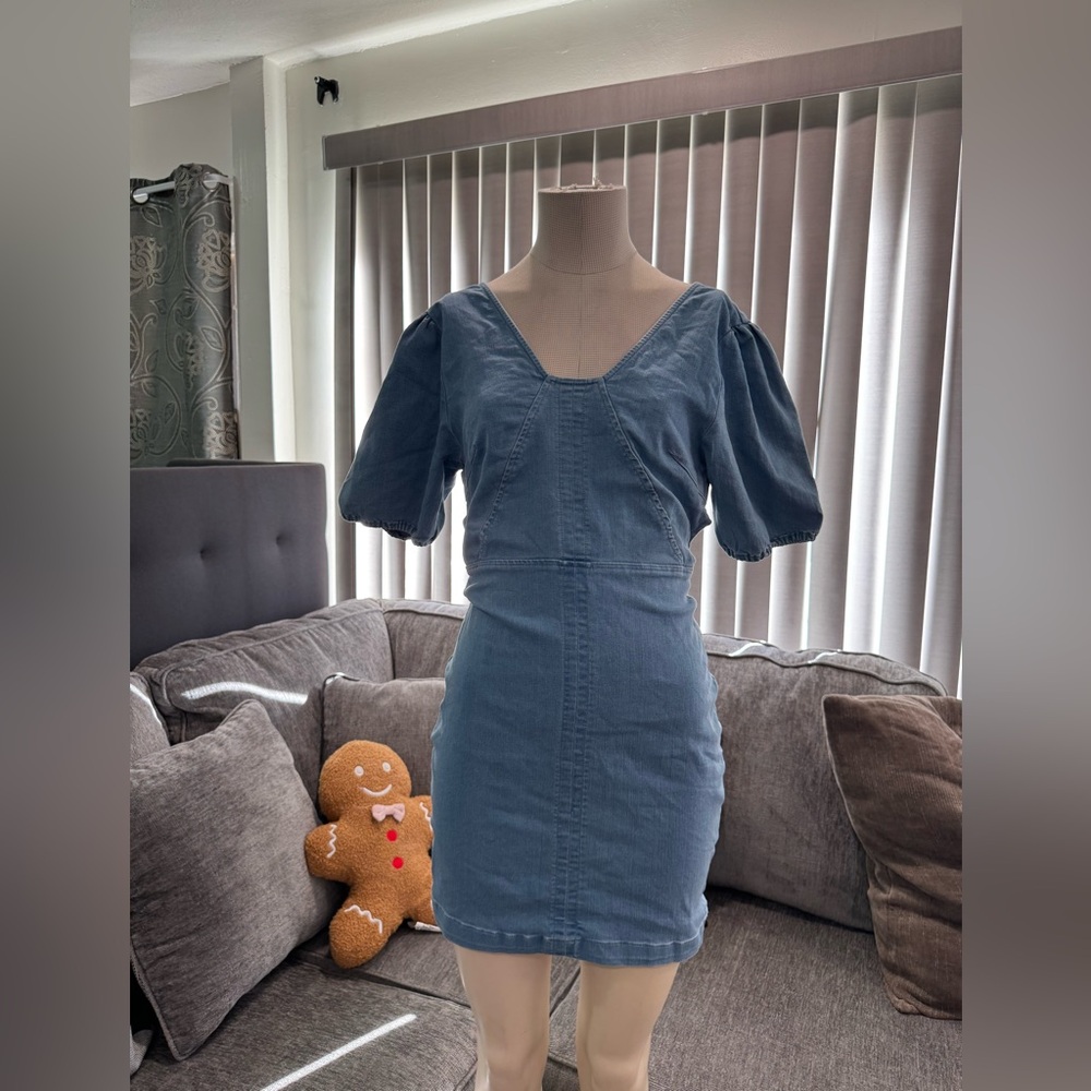 🍒BUNDLE 2 ITEMS FOR $8✨

🌸AMTIOUS denim puff sleeve dress✨